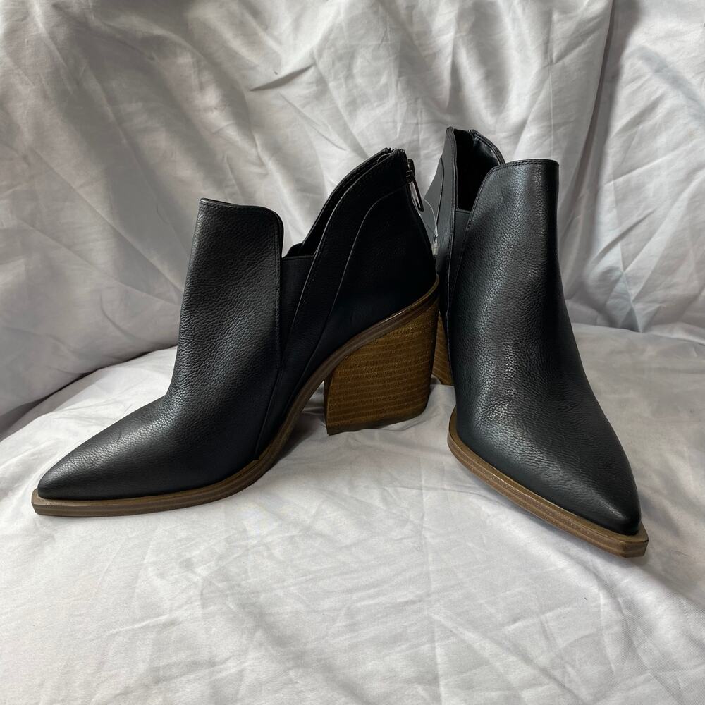 Vince Camuto Gradina Block Heel‎ Pointed Toe Bootie SZ 91/2 M Sleek Quiet Luxury